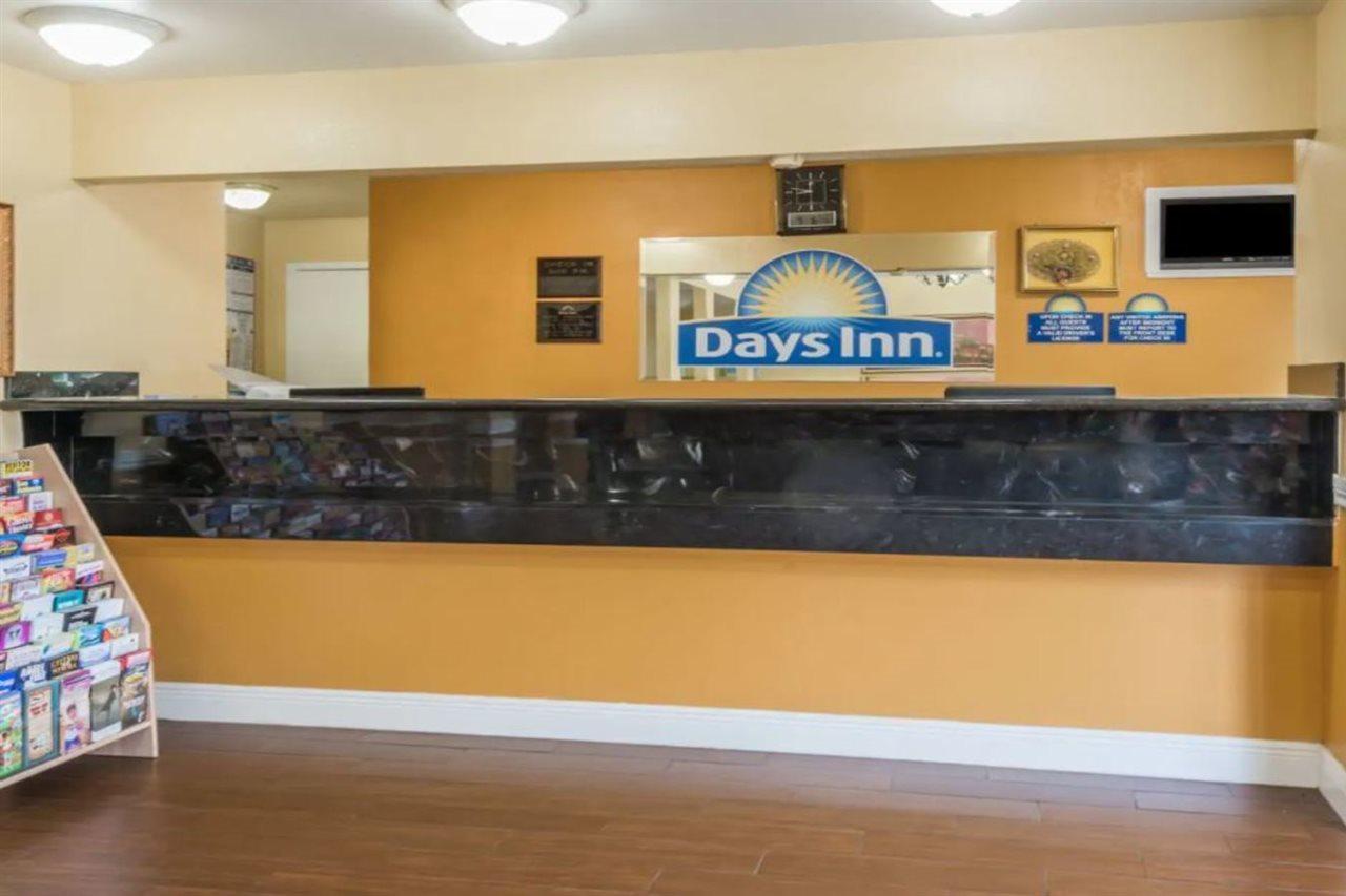 Days Inn By Wyndham San Antonio Southeast Frost Bank Center Zewnętrze zdjęcie